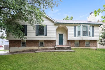 1625 E Sheridan Bridge Ln Olathe, KS 66062